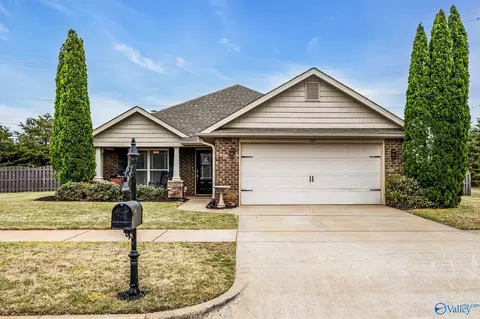 218 Harbor Glen Dr, Madison, AL 35756