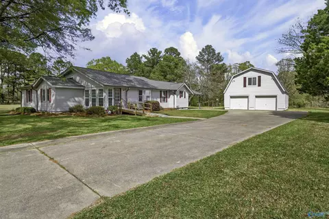 2587 Alfords Bend Rd, Hokes Bluff, AL 35903