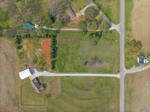 2102 Lindsay Ln S, Athens, AL 35613