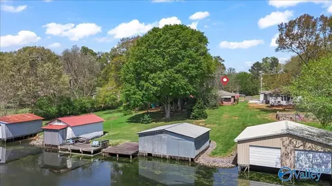 1511 Point Of Pnes, Guntersville, AL 35976