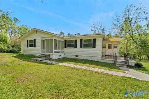 1710 Madison St, Hartselle, AL 35640