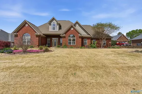 211 Ash Ridge Dr, New Market, AL 35761