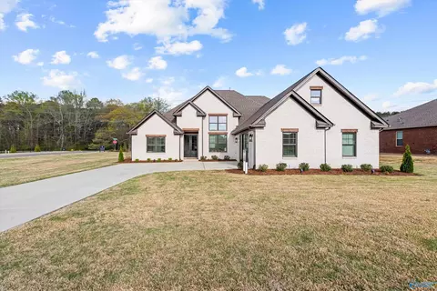 17592 Carillon Dr, Athens, AL 35611