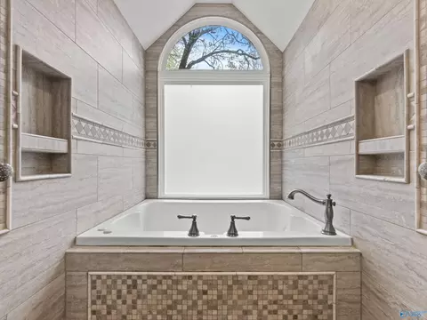 2619 Excalibur Dr, Huntsville, AL 35803