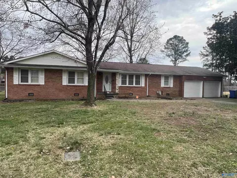 1702 Pine St, Athens, AL 35611