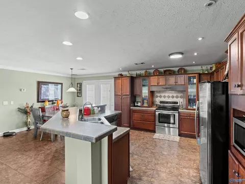 Kitchen - 20405 Winfred Dr, Tanner, AL 35671 photo 3 of 4