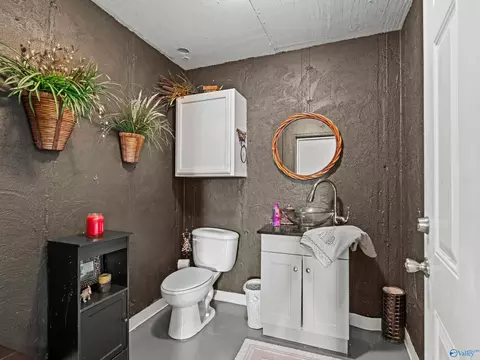 Bath - 20405 Winfred Dr, Tanner, AL 35671 photo 6 of 6