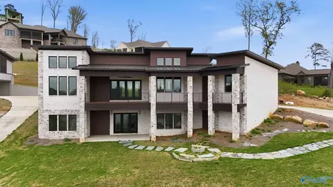 528 Fall Creek Dr, Guntersville, AL 35976