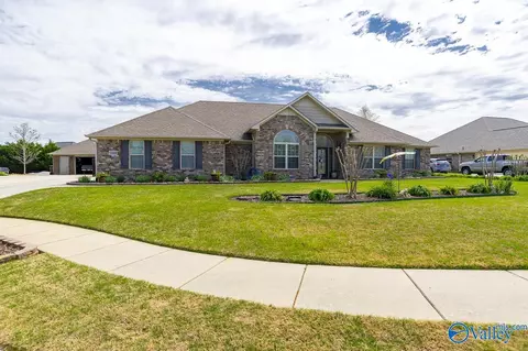 13188 Abbington Ln, Athens, AL 35613