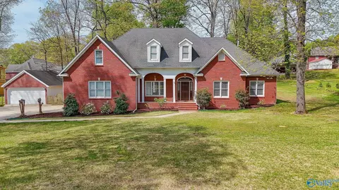 24 Golden Oak Dr, Trinity, AL 35673