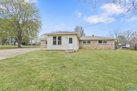 Exterior - 206 Suffield St, Athens, AL 35611 photo 2 of 5