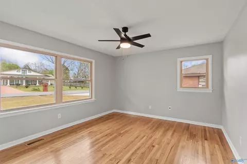 Living - 206 Suffield St, Athens, AL 35611 photo 6 of 7
