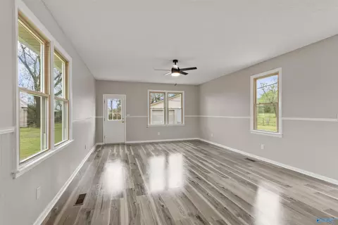 Living - 206 Suffield St, Athens, AL 35611 photo 5 of 7