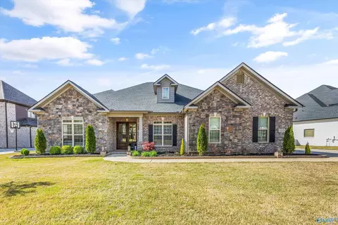 8213 Nantucket Cir, Owens Cross Roads, AL 35763