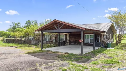 773 County Road 402, Groveoak, AL 35975