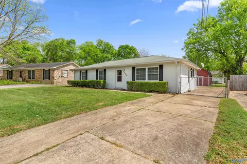 2406 Yorkshire Dr, Huntsville, AL 35803