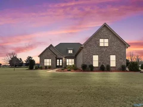27126 Leeta Ln, Athens, AL 35613
