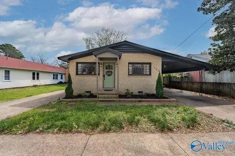 204 E Charlotte Ave, Scottsboro, AL 35768