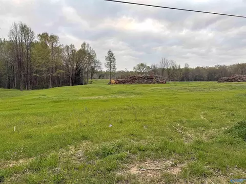 2 Glass Hollow Rd, Athens, AL 35611