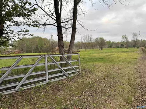 4 Glass Hollow Rd, Athens, AL 35611