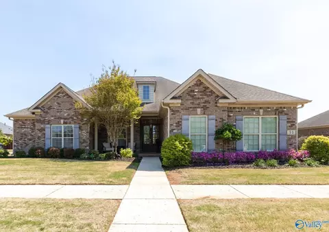 33 Wax Ln, Huntsville, AL 35824