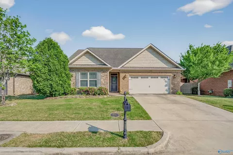 3015 Mallard Point Dr, Owens Cross Roads, AL 35763