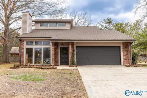 1902 Helmsdale Cir, Huntsville, AL 35803