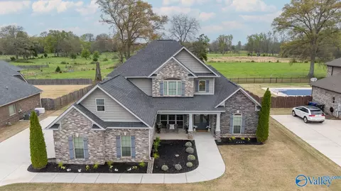 371 Spencer Lakes Dr, Meridianville, AL 35759