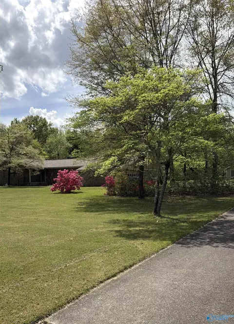 398 Peteet St, Rainbow City, AL 35906