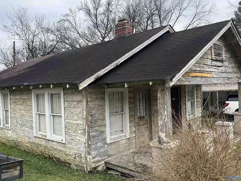 831 N 35th St, Gadsden, AL 35904