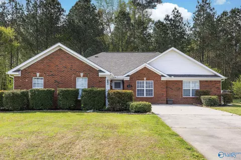 242 Chestnut Oak Cir, Owens Cross Roads, AL 35763