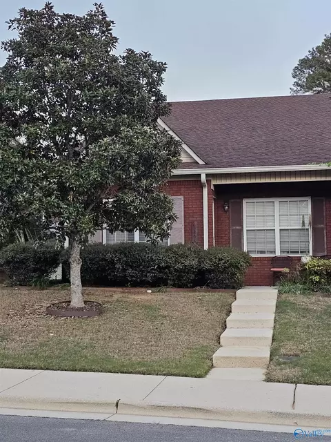 1206 Autumnwood Ln, Hartselle, AL 35640