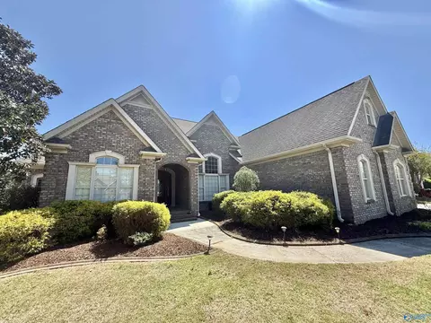 2012 Englewood Pl, Decatur, AL 35603