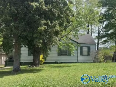 112 Ridgewood Ave, Fairfield, AL 35064
