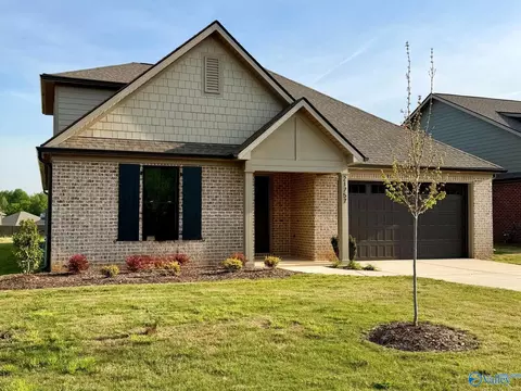 21757 Hemlock Dr, Athens, AL 35613