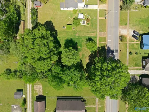 209 Memorial Dr, Decatur, AL 35601