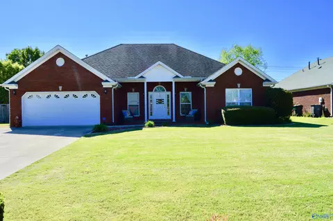 1635 Lake Manor Dr, Decatur, AL 35603