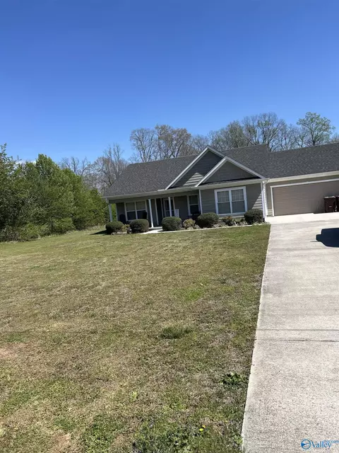 15546 Curtis Ln, Athens, AL 35611