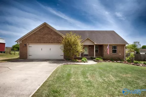 120 Hubert Rd, New Market, AL 35761