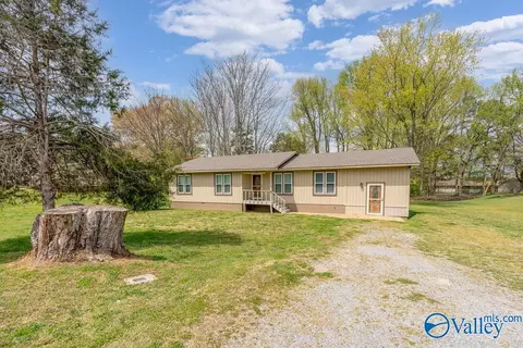 102 11th St, Grant, AL 35747