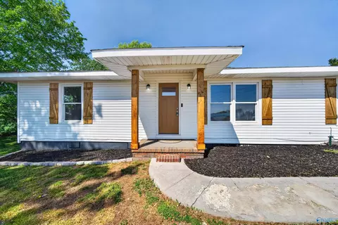 1199 Walker Ln, New Market, AL 35761