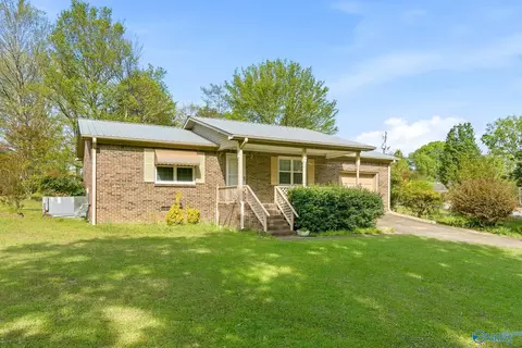 200 Trailwood Dr, Gadsden, AL 35901