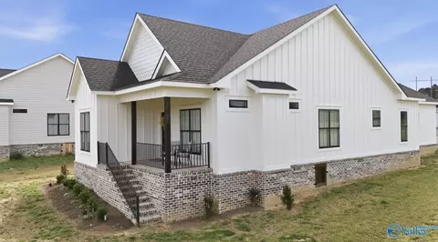 1 Patterson St, Sardis City, AL 35956
