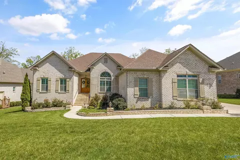 21 Ridge Bluff Cir, Huntsville, AL 35803