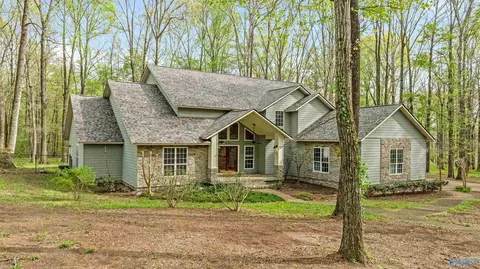 674 County Road 555, Valley Head, AL 35989