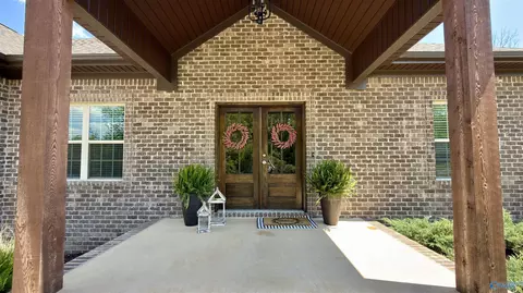 1103 Glendora Ave, Tuscumbia, AL 35674