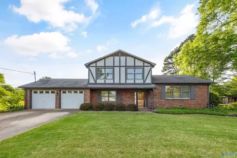 1928 Edenton Dr, Huntsville, AL 35803