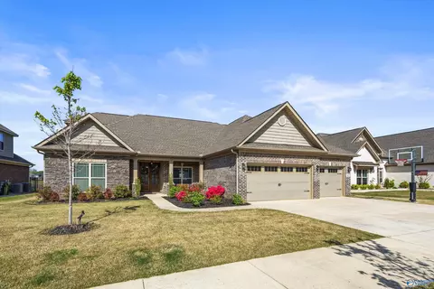 7437 Flint Crossing Cir, Owens Cross Roads, AL 35763