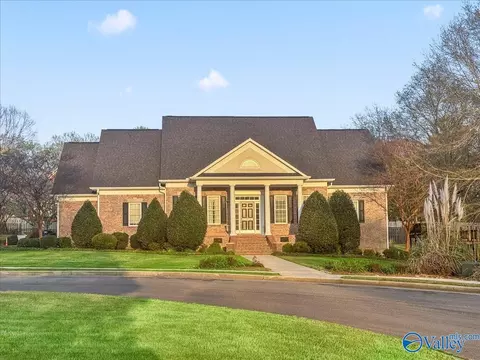 978 Hampton Ridge Cir, Arab, AL 35016