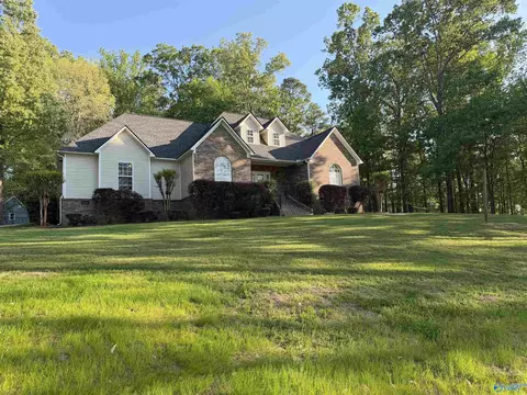 3553 Creek Path Rd, Guntersville, AL 35976